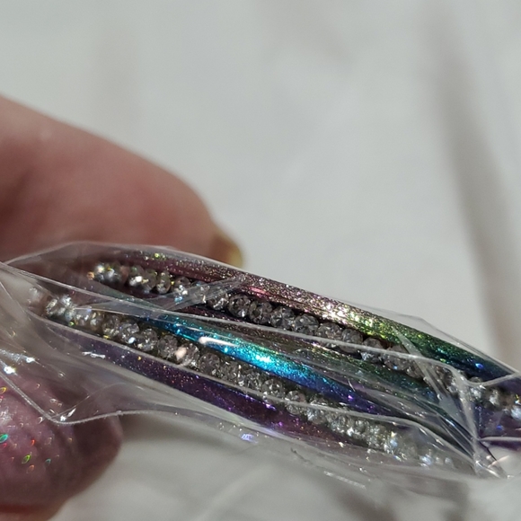 NIB HOOP EARRINGS - Picture 6 of 7